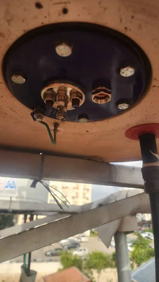 גוף חימום ופלאנג׳ של דוד